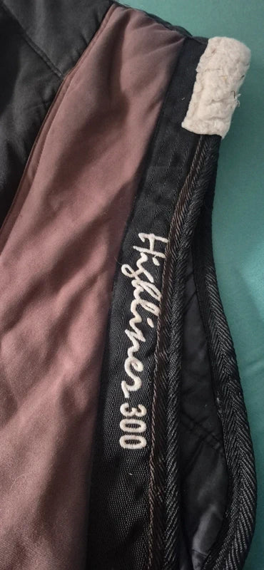 Couverture d'écurie pour cheval Harry's Horse Highliner 300g