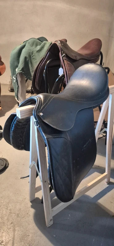 Selle de dressage 18'