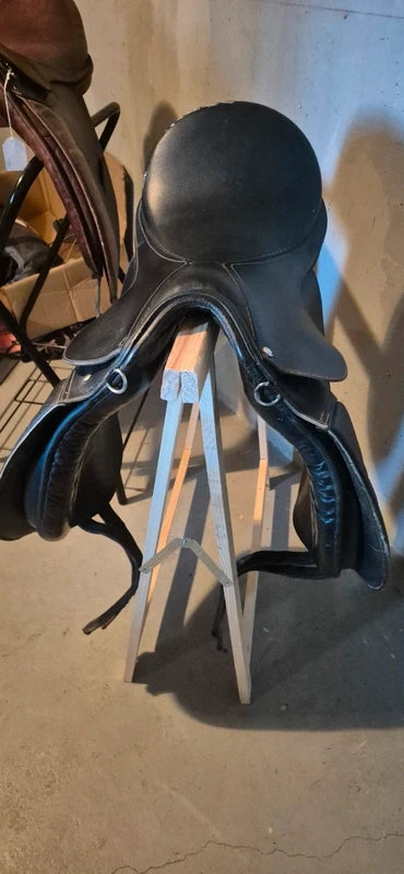 Selle de dressage 18'